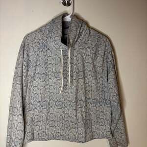 Old Navy Go-Warm Cropped Microfleece Funnel-Neck Sweatshirt Snake Print